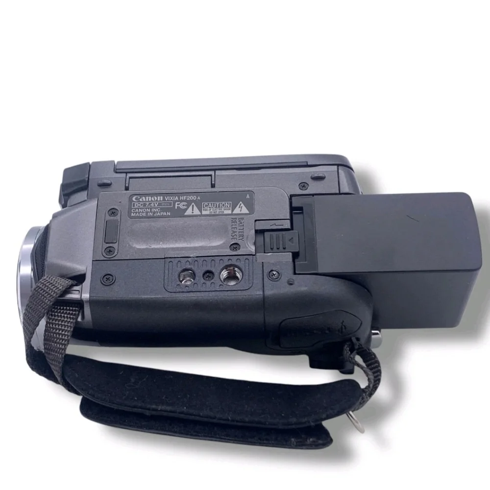 Canon VIXIA HF R200 Full HD 1080p AVCHD Camcorder Turns On NO SCREEN New Battery